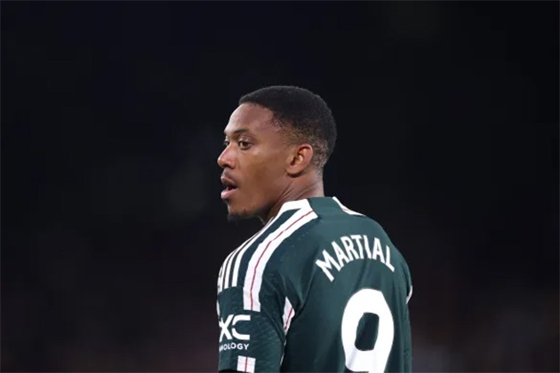 Marseille bác bỏ tin đồn liên quan đến Benrahma và Martial - Bóng Đá