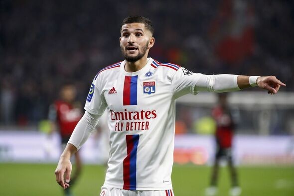 Arsenal have the opportunity to hurt Jose Mourinho by hijacking his bid to sign Lyon midfielder Houssem Aouar. - Bóng Đá