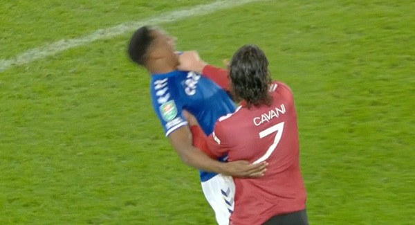Solskjaer lên tiếng về tình hướng Cavani đẩy văng Mina xuống đất - Bóng Đá