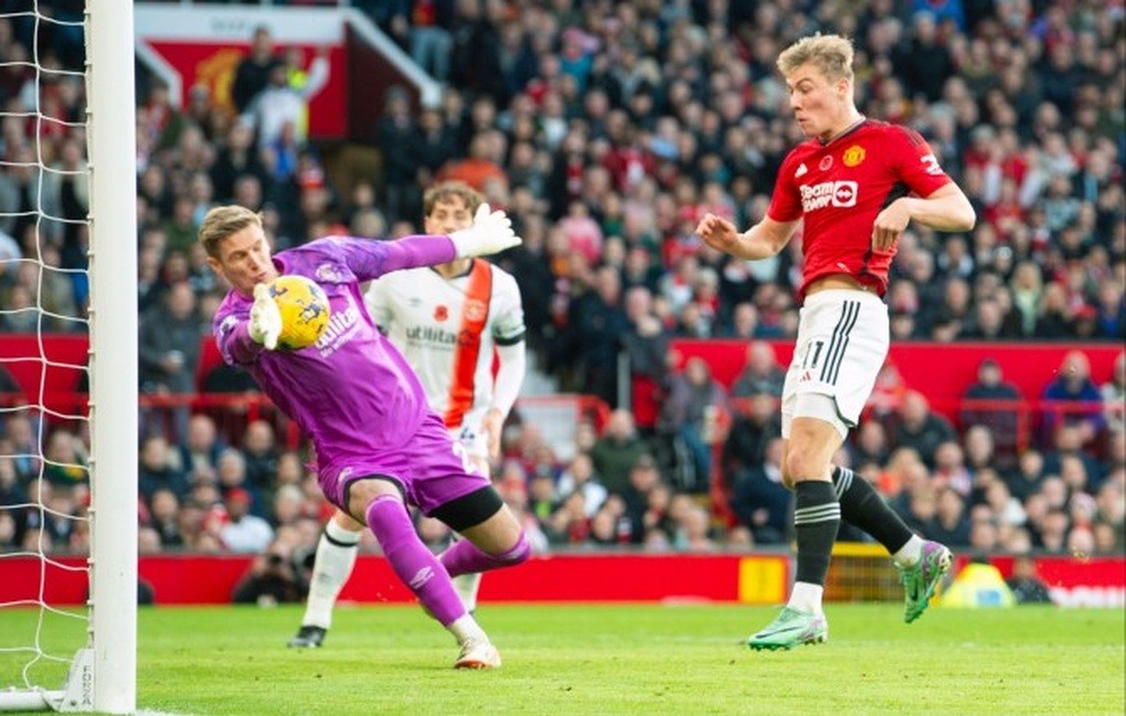 Man United đã biết phải làm gì với Evan Ferguson - Bóng Đá