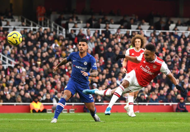Cận cảnh 'thảm họa trên không' của thủ môn Arsenal - Bóng Đá