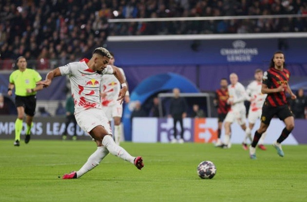 Pep ôm đầu, Leipzig tái hiện kịch bản trận Nottingham Forest - Bóng Đá