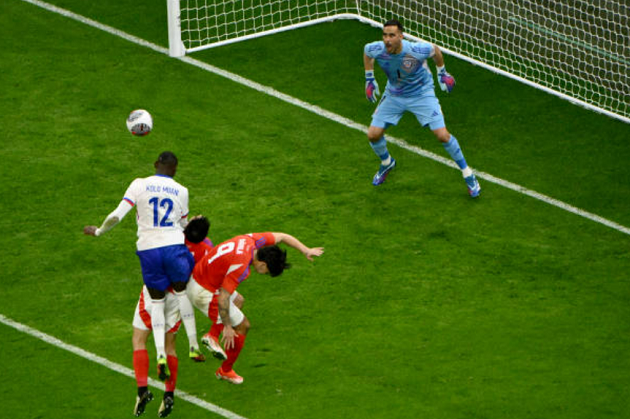 Nunez tỏa sáng, Uruguay vẫn thúc thủ trước đẳng cấp của Pháp - Bóng Đá