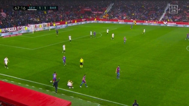 Xavi phản ứng với Rakitic; Mục tiêu MU, Chelsea trả giá vì hung bạo - Bóng Đá