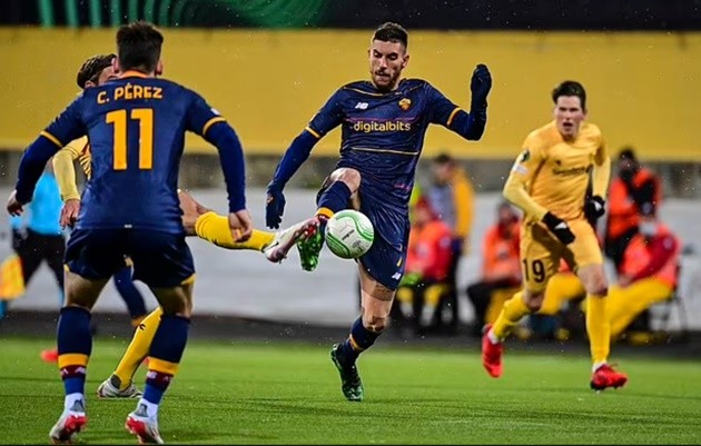 Rio Ferdinand believes Chelsea will go all out to buy Napoli striker Victor Osimhen this summer - Bóng Đá