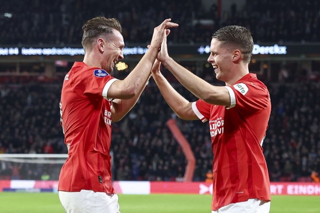 Luuk de Jong - Bóng Đá