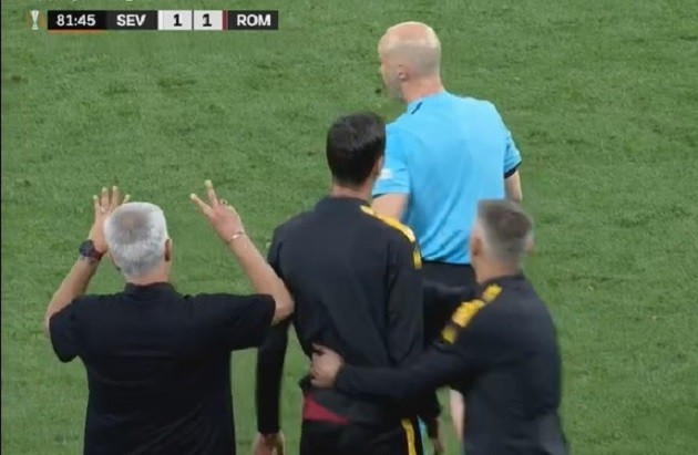 Trọng tài tước hai quả phạt đền mười mươi của Roma? - Bóng Đá
