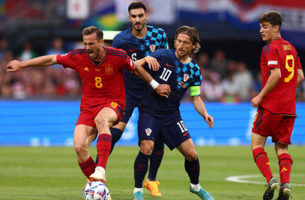 Balotelli sánh vai bên người đẹp bí ẩn - Bóng Đá