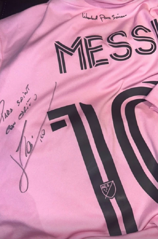  Kim Kardashian bay hơn 4000 dặm để xem Ronaldo - Bóng Đá