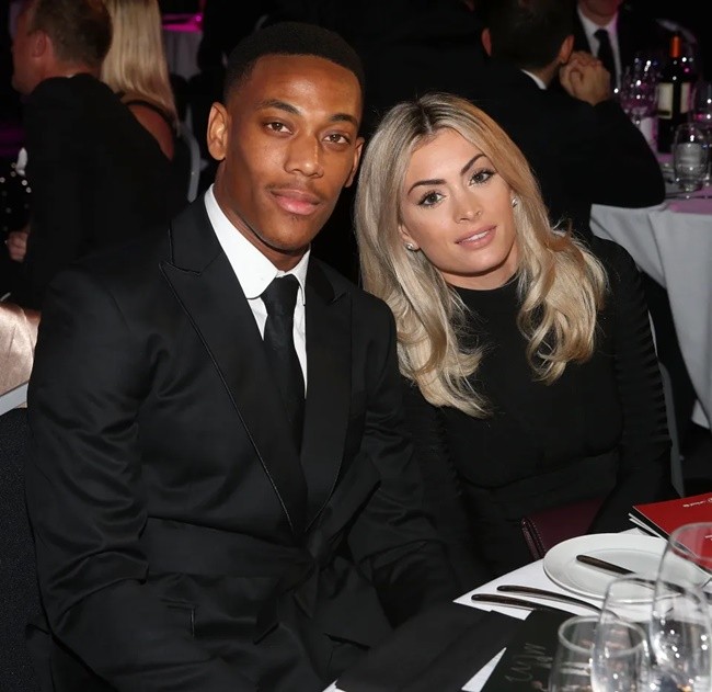 Anthony Martial takes a stroll with glamorous mystery woman - Bóng Đá