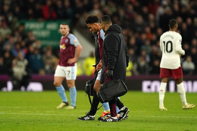 Hy vọng dự Champions League của Villa đang bị đe doạ bởi Kamara - Bóng Đá