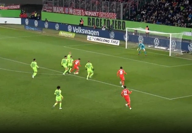 Salah vs Martinez - Bóng Đá