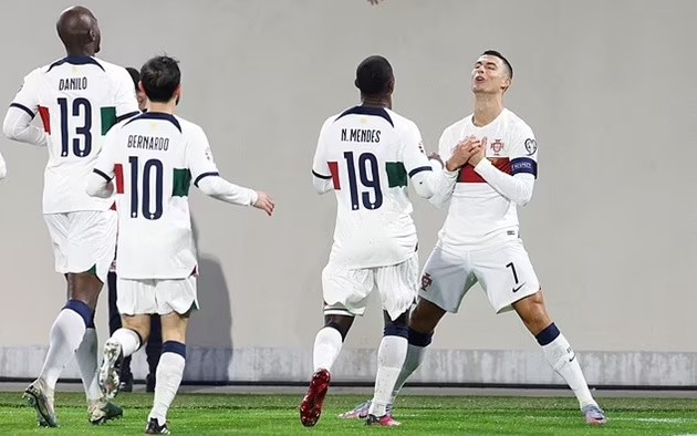 Real Madrid bị mắc kẹt tại sân bay - Bóng Đá