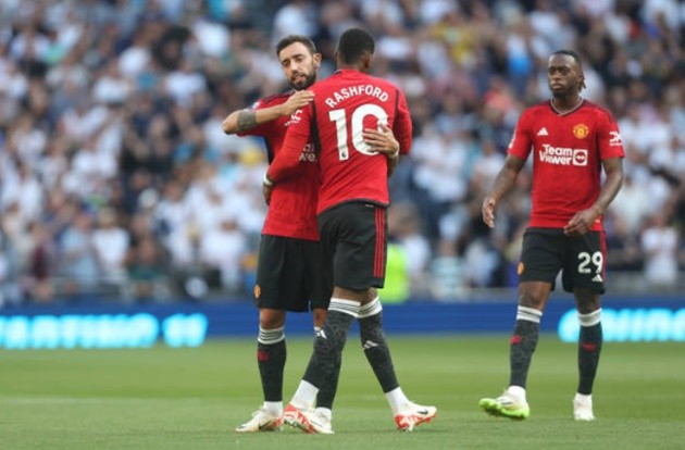 Barcelona đang xem xét lại việc theo đuổi Saviho - Bóng Đá