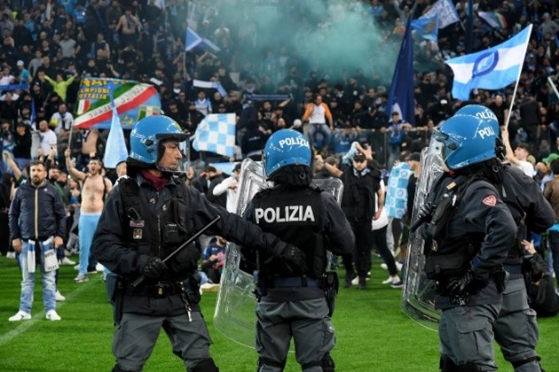 Toàn cảnh 50 sắc thái của Klopp; Van Dijk sốc nặng - Bóng Đá