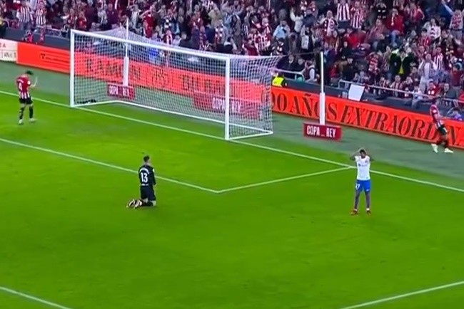 Trên đỉnh xuống vực sâu, Yamal khiến Barca thua muối mặt - Bóng Đá