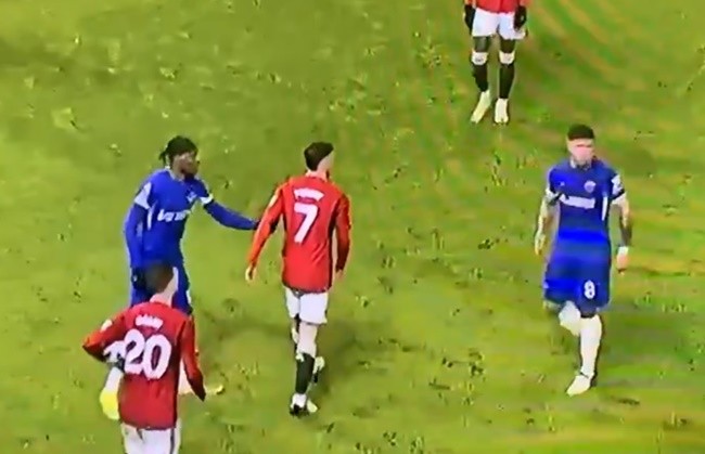 Mount đụng độ nảy lửa với Enzo - Bóng Đá