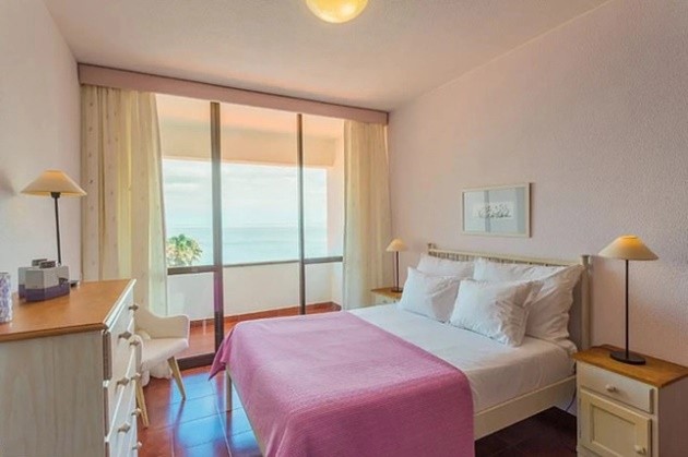 Cristiano Ronaldo shared luxury £3.5k-a-week fishing village home with Georgina Rodriguez during coronavirus pandemic - Bóng Đá