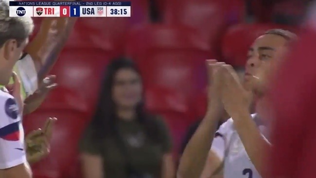 Barcelona’s Dest sent off for two yellows in 30 secs - Bóng Đá