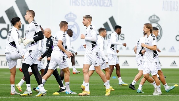 Sân Emirates chào đón 2 con người đặc biệt trở lại - Bóng Đá