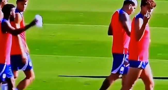 Felix tức giận trên sân tập - Bóng Đá