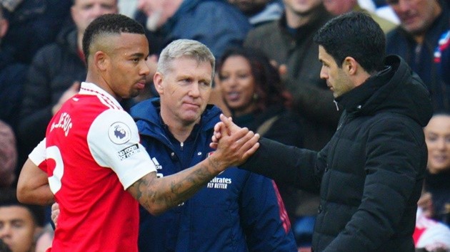 Report claims Barcelona have been offered chance to sign Manchester United captain  - Bóng Đá