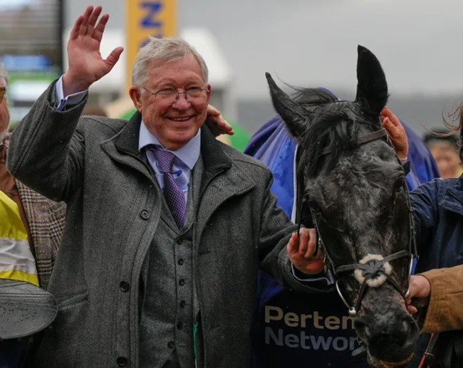 Sir Alex Ferguson ở xứ sở mộng mơ sau khi bỏ túi 275.000 bảng  - Bóng Đá