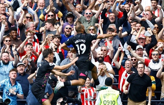 Wayne and Coleen Rooney lead the way at glam Football For Change - Bóng Đá