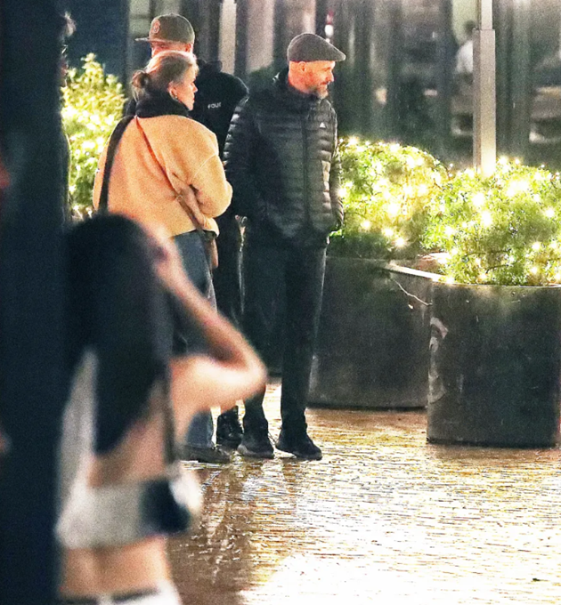 Gạt bỏ áp lực, Ten Hag cùng gia đình đón Năm mới - Bóng Đá