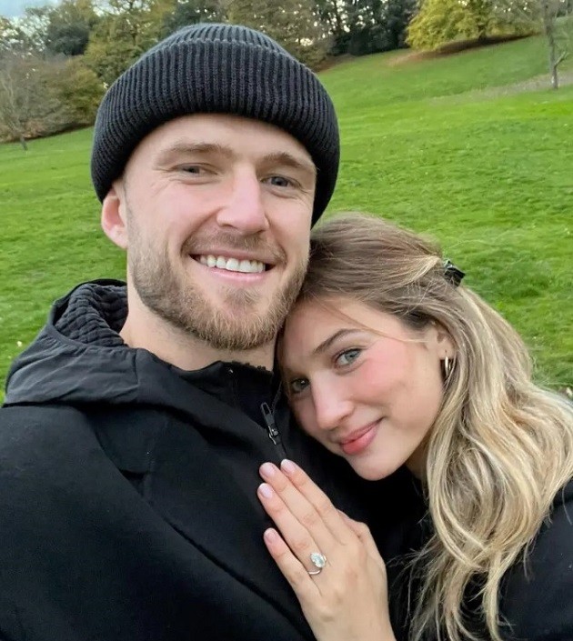 Bà xã Eric Dier khoe bụng bầu quyến rũ - Bóng Đá