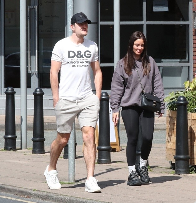 Harry Maguire and wife Fern dress casually for ‘designer’ breakfast date in cafe - Bóng Đá