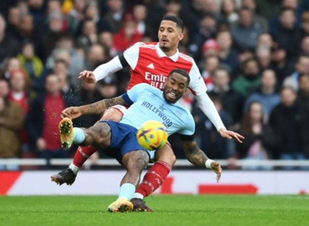 Chelsea icon Ashley Cole’s fiancee stuns in see-through dress as she parties on boat in Ibiza on wild hen do - Bóng Đá