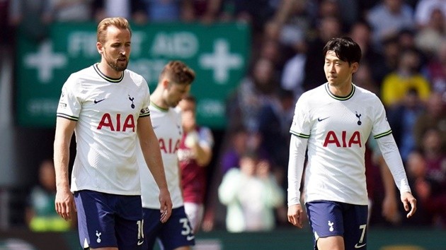 Alan Shearer’s glam daughter Hollie flashes bra in see-through lace top - Bóng Đá