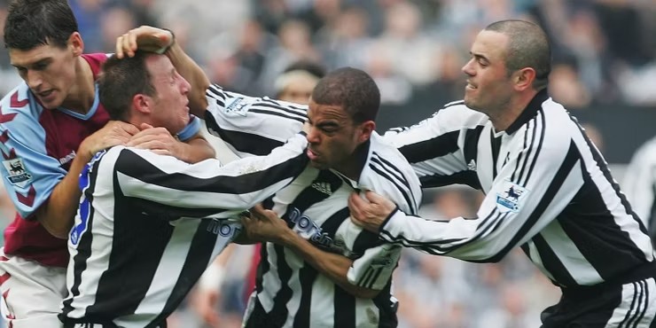 10 khoảnh khắc gây tranh cãi nhất trong lịch sử Premier League - Bóng Đá