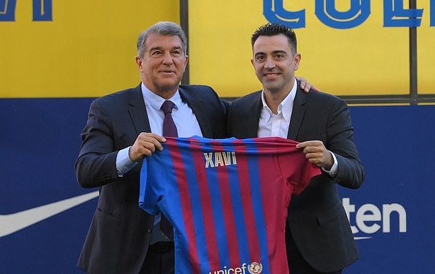 Những hình ảnh đầu tiên của Xavi tại Barcelona - Bóng Đá