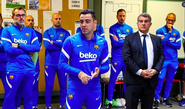 Những hình ảnh đầu tiên của Xavi tại Barcelona - Bóng Đá