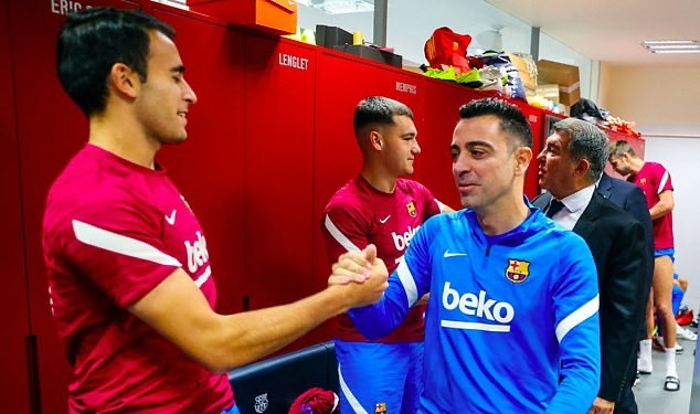 Những hình ảnh đầu tiên của Xavi tại Barcelona - Bóng Đá