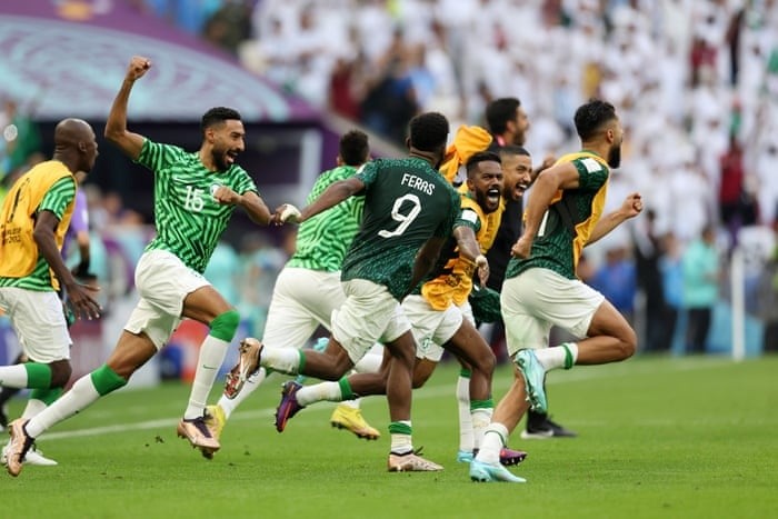 CĐV Saudi Arabia vỡ òa sau trận thắng Argentina - Bóng Đá