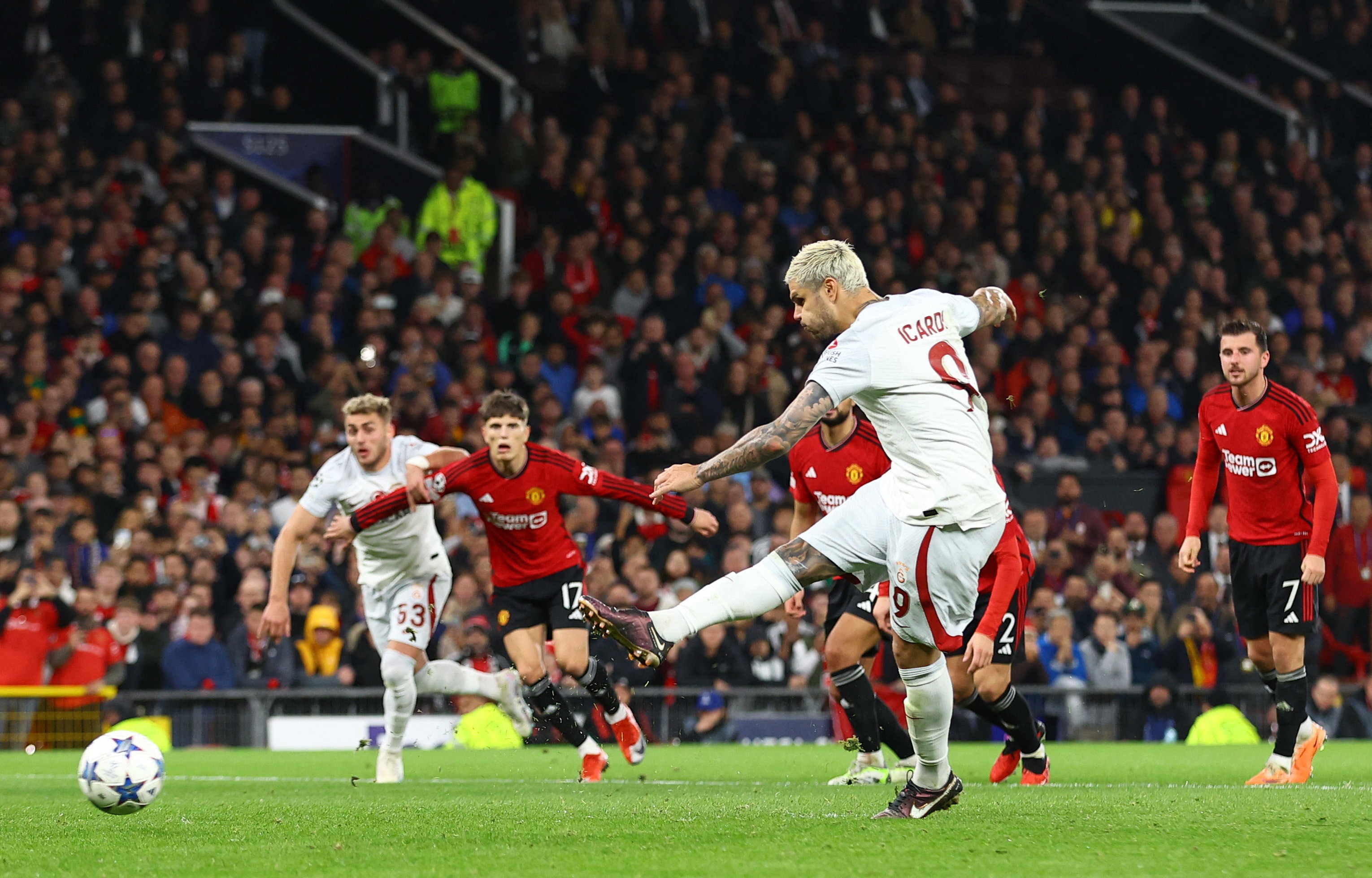 2 điều Man Utd cần làm để tránh bị loại sớm ở Champions League - Bóng Đá