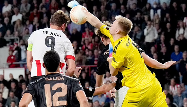 De Gea mắc sai lầm, Man Utd  - Bóng Đá