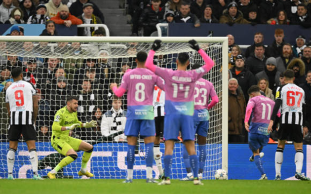 Thắng ngược Newcastle, Milan vẫn bị loại tức tưởi - Bóng Đá