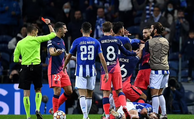 Ẩu đả liên hoàn ở trận Porto - Atletico Madrid - Bóng Đá