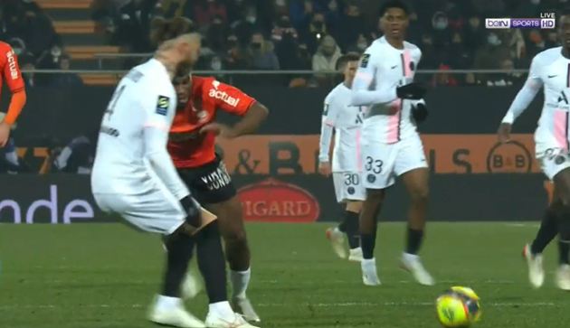 Rio Ferdinand pinpoints three Liverpool players at fault for Real Madrid goal after Reds crash out of Europe - Bóng Đá