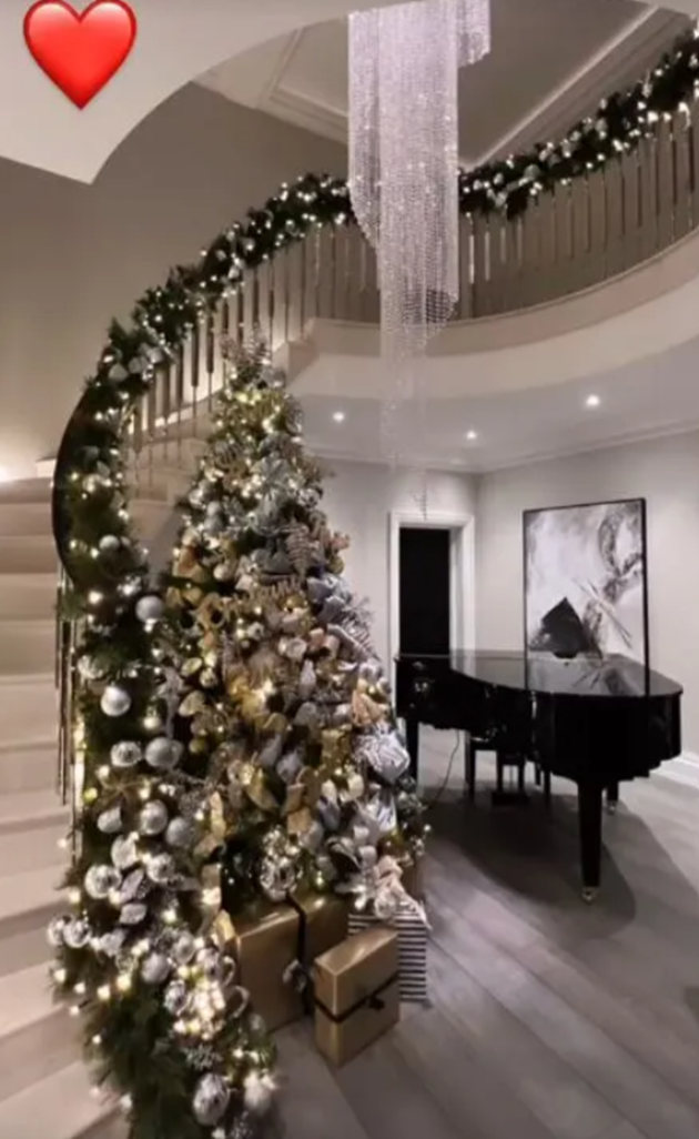 ‘Happiest mum in the world’ – Georgina takes Cristiano Ronaldo’s kids to £1,500-a-night Lapland cabin to see Santa - Bóng Đá
