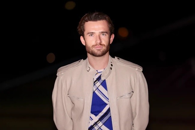 Dele Alli joined by Wag Cindy Kimberly for Burberry event - Bóng Đá