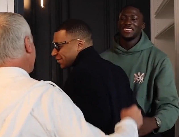 Pháp hội quân - Bóng Đá