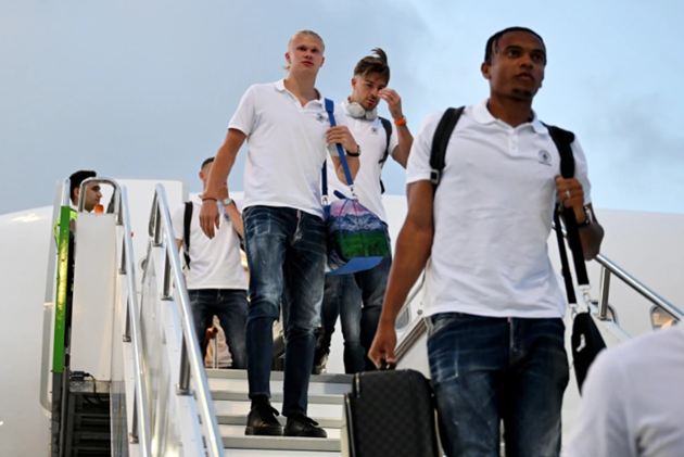 Man City stars look relaxed as they touch down in Istanbul - Bóng Đá