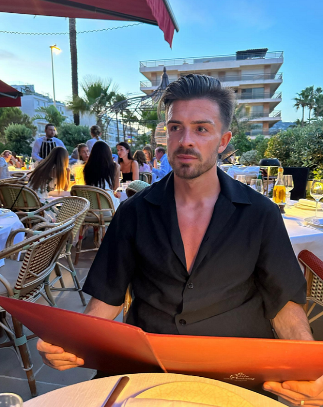 Diện mạo mới của Man Utd với Pavard và Amrabat - Bóng Đá