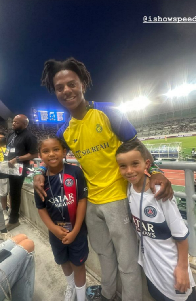  Kim Kardashian bay hơn 4000 dặm để xem Ronaldo - Bóng Đá