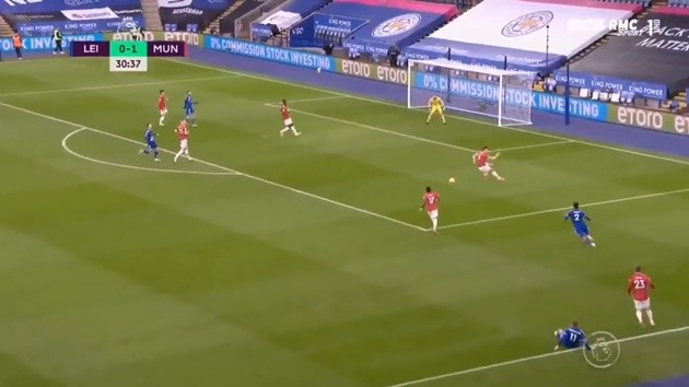 Pha phòng ngự hài hước của Maguire vs Leicester - Bóng Đá